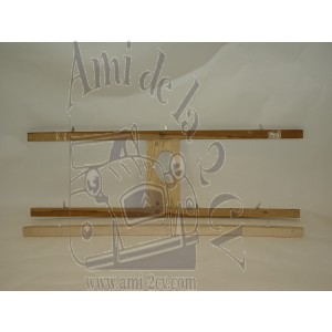 Support de plafonnier en bois sous le pavillon