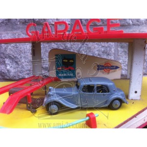 Traction 11BL grise avec malle