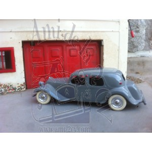 Traction avant 11 N grise avec malle