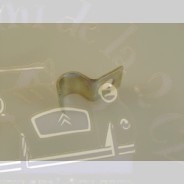 Patte de maintien de tuyauterie 8mm Traction 11 et 15cv